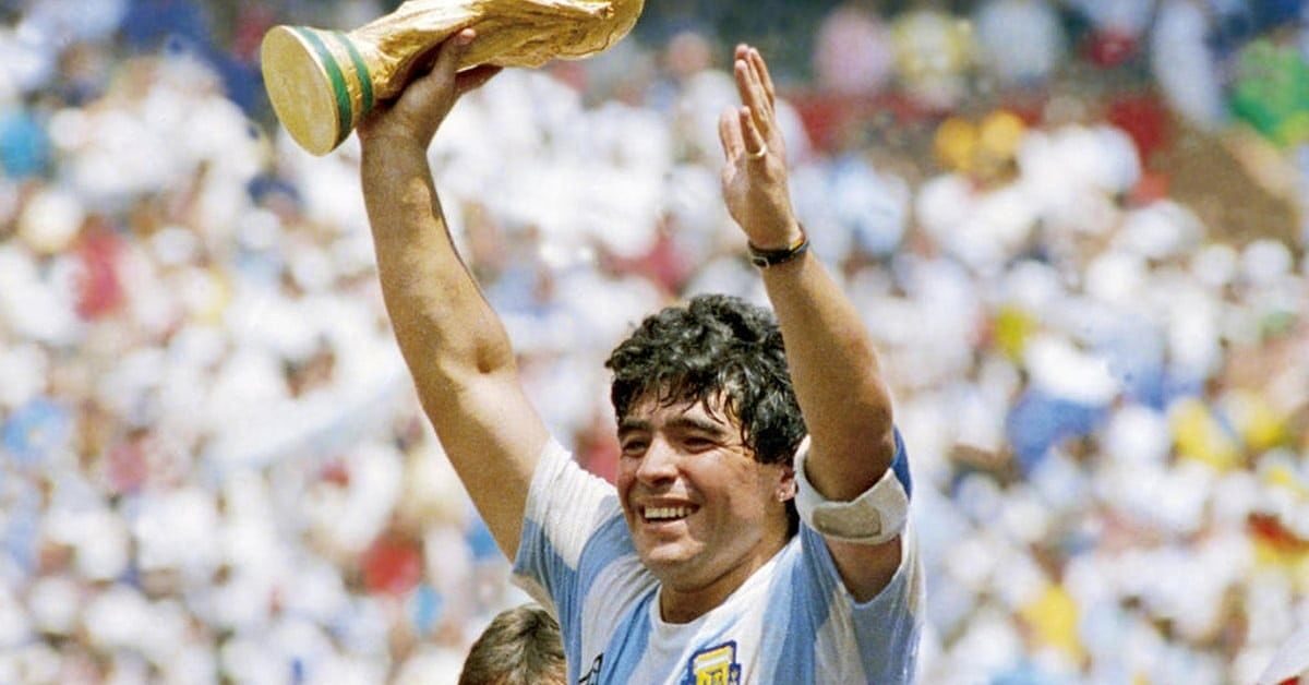 Diego Maradona - Một trong những tiền đạo tài năng nhất