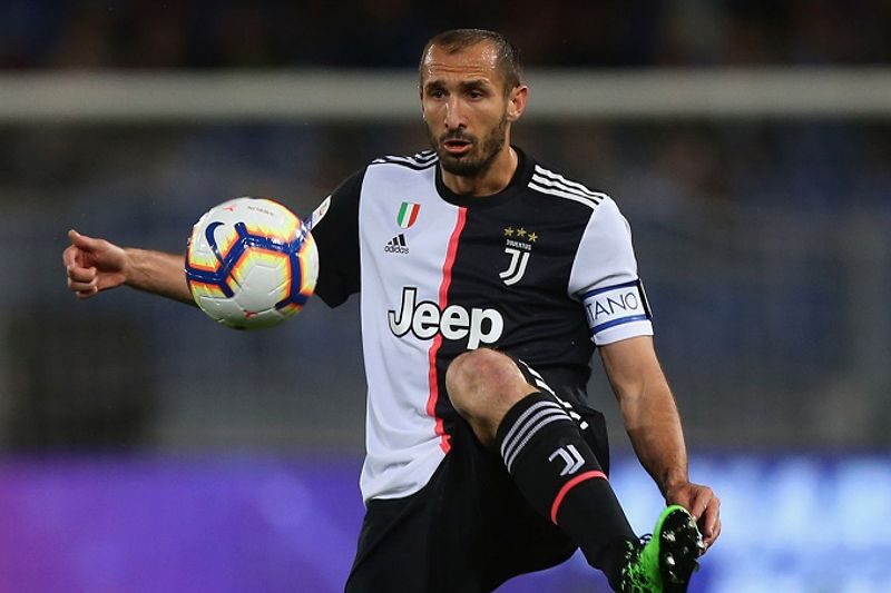 Giorgio Chiellini với lối chơi mạnh mẽ