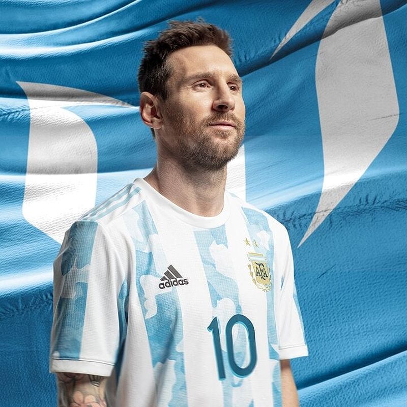 Lionel Messi, cầu thủ có 504 triệu người theo dõi trên Instagram, nổi tiếng với bức ảnh ăn mừng chức vô địch World Cup 2022.