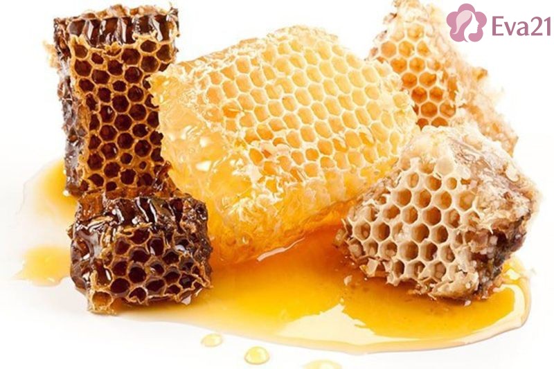 Sử dụng dung dịch nhỏ tai từ chiết xuất sáp ong